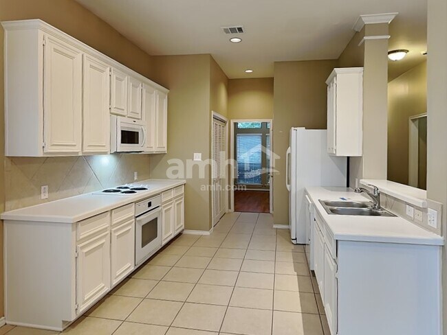 Foto del edificio - 1451 Sand Lake Ln
