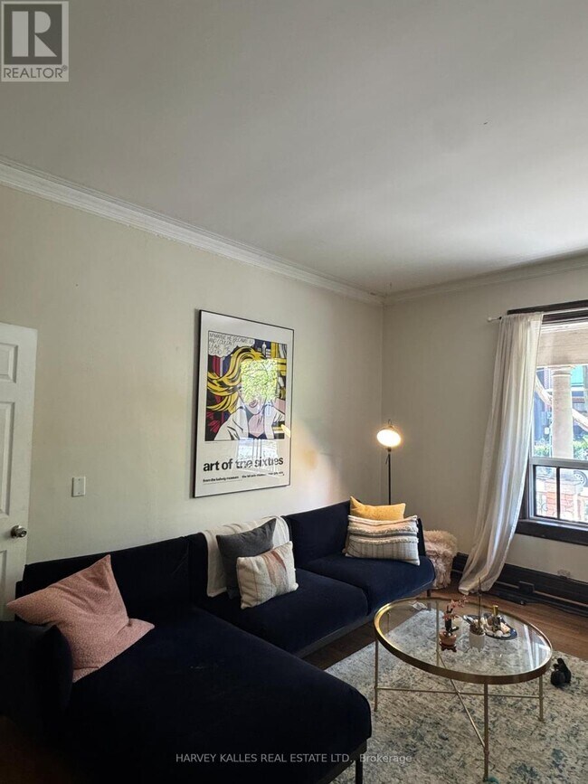 Building Photo - 678 Huron St