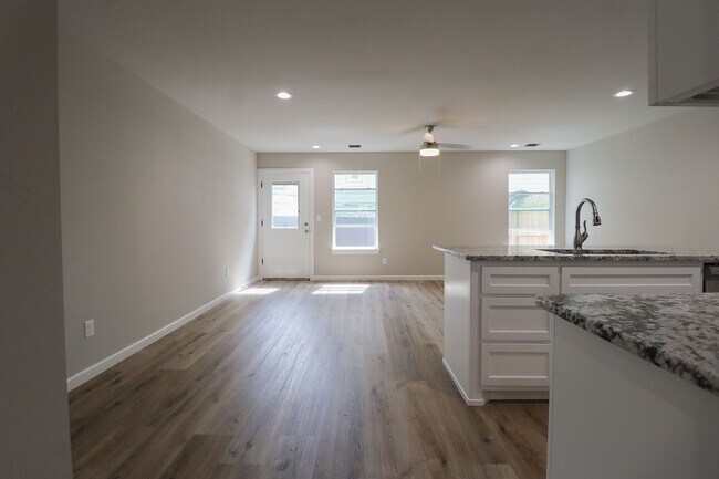 Foto del edificio - 216 N Cleveland Ave