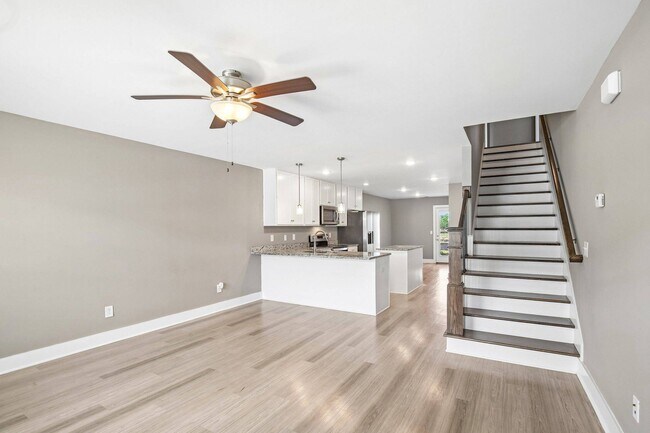 Foto del edificio - South Maple Townhomes
