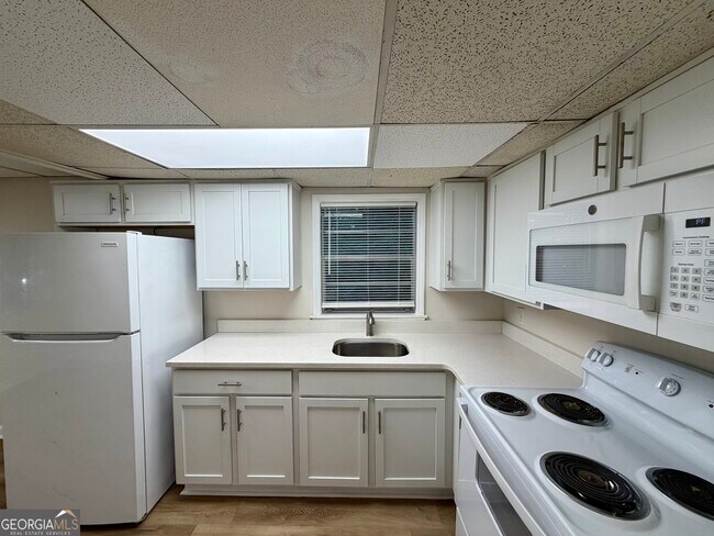 Foto del edificio - 1329 Watts Rd
