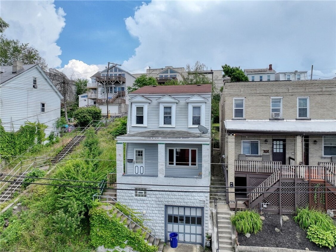 Primary Photo - Spacious 3 BR 1 Bath - Updated, Fenced in ...