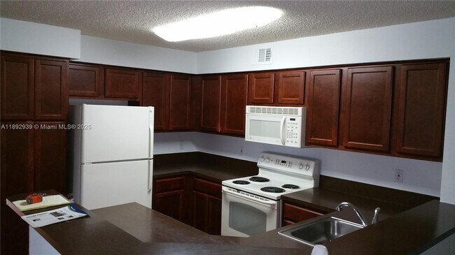 Building Photo - 7640 Westwood Dr