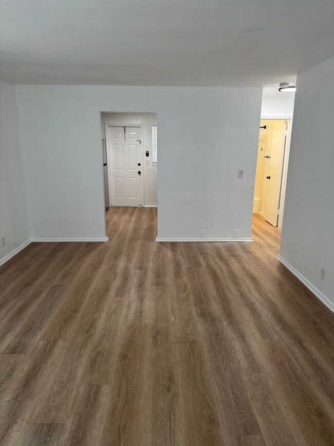 Building Photo - 171 S Broadway