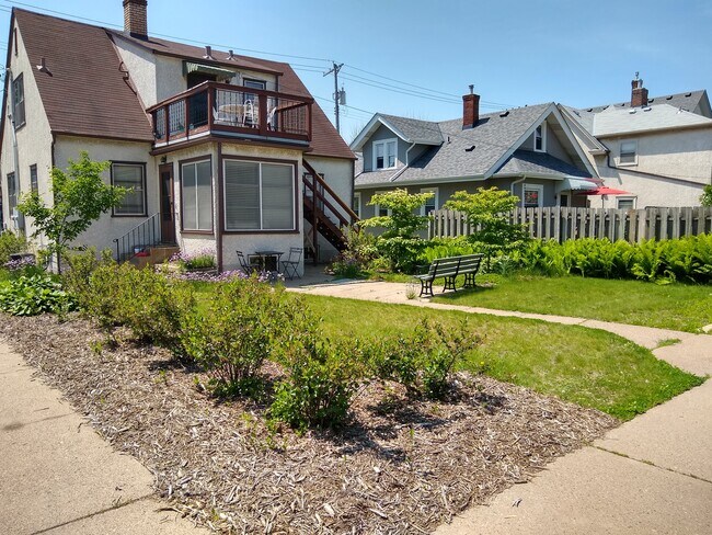 Foto del edificio - 227 Lowry Ave NE