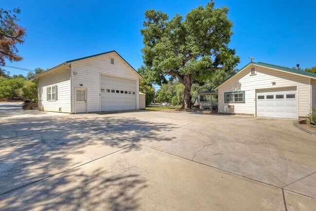 Garaje adjunto e independiente - 22242 Little Klondike Rd