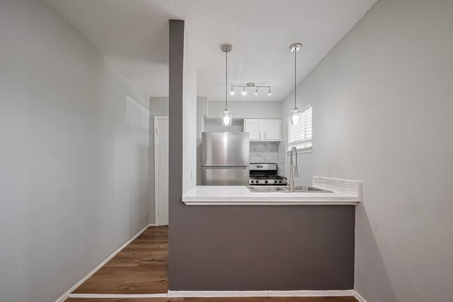 Building Photo - Mangum Oaks