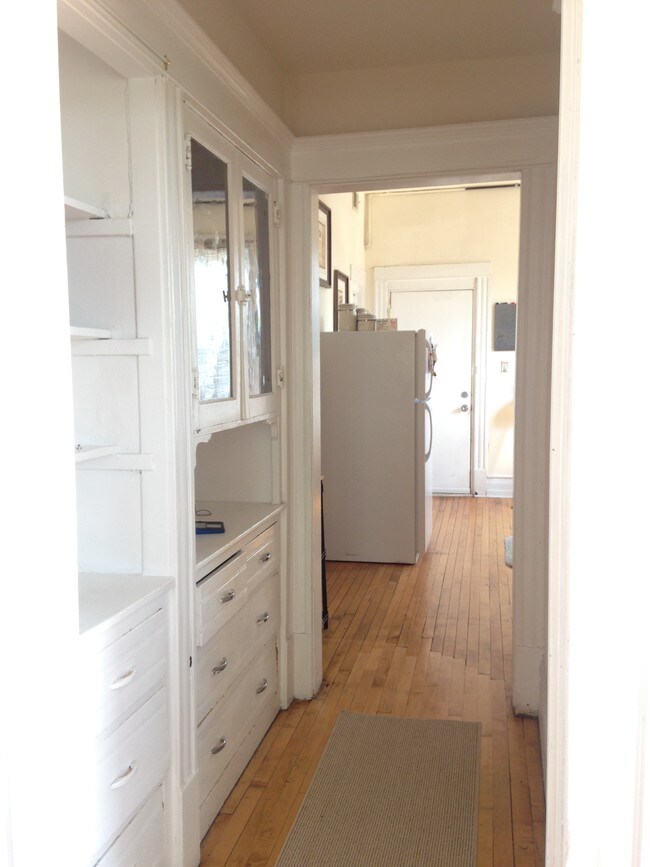 Foto del edificio - 2138 W Race Ave