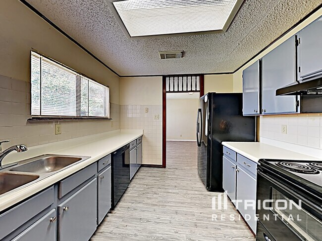 Foto del edificio - 8015 Chestnut Barr Dr