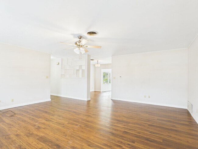 Foto del edificio - Established Nieghborhood