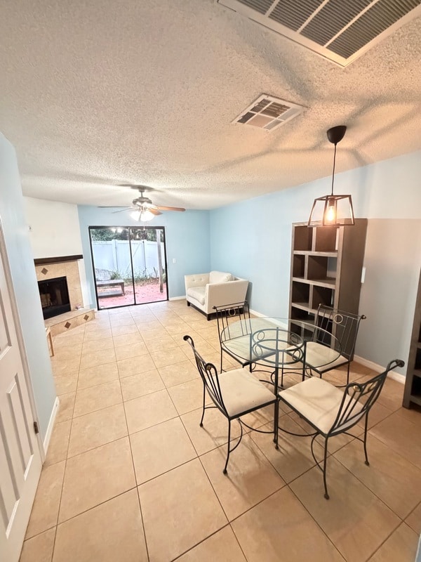 Foto del edificio - 125 Hidden Arbor Ct