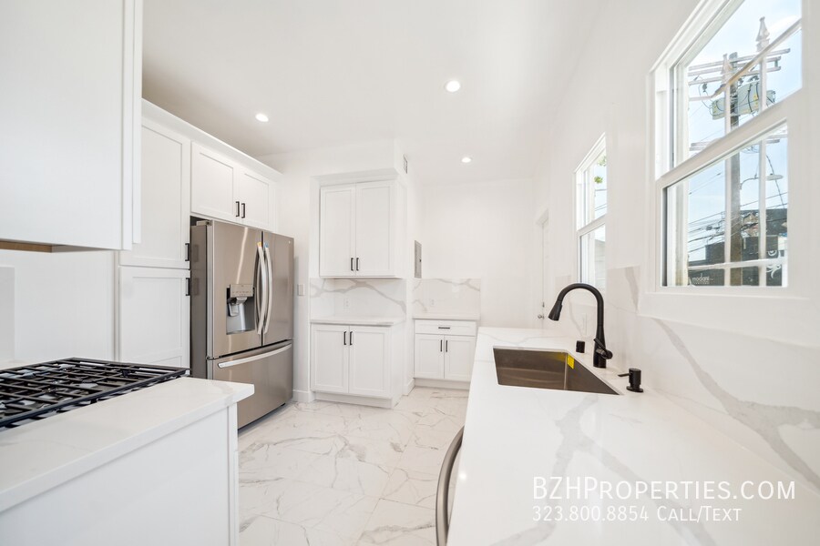 Foto principal - 451 N Sycamore Ave