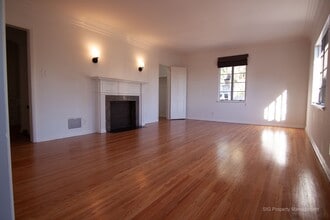 Building Photo - Hillside, 7101-7111 1/2