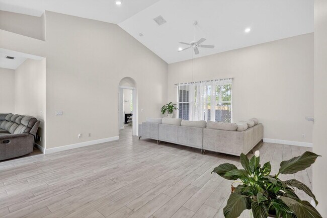 Foto del edificio - 1571 SW Hunnicut Ave