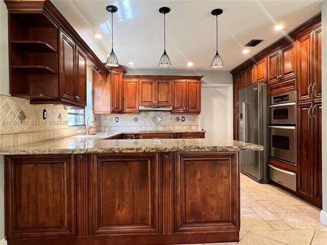 Foto del edificio - 15501 Dover Ct