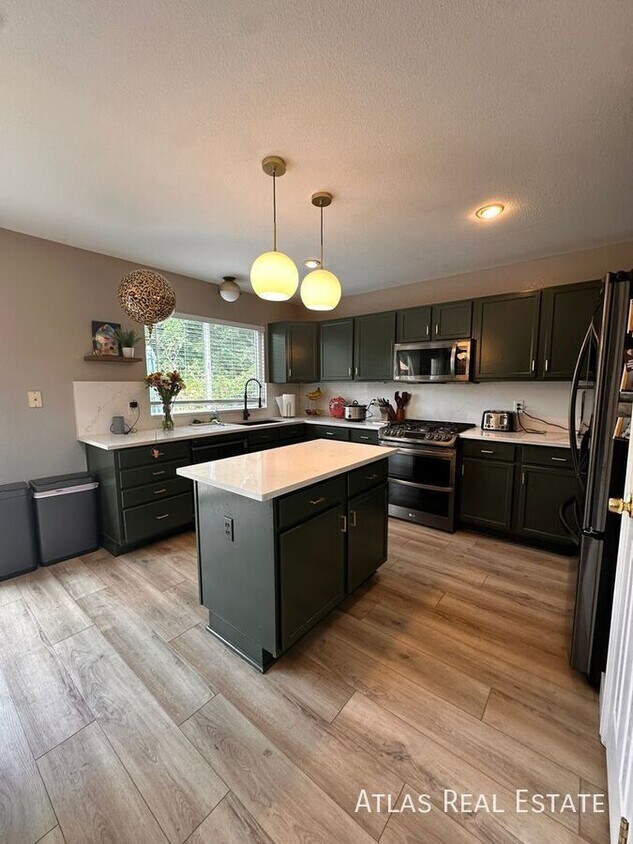 Foto principal - 5541 Spruce Ave