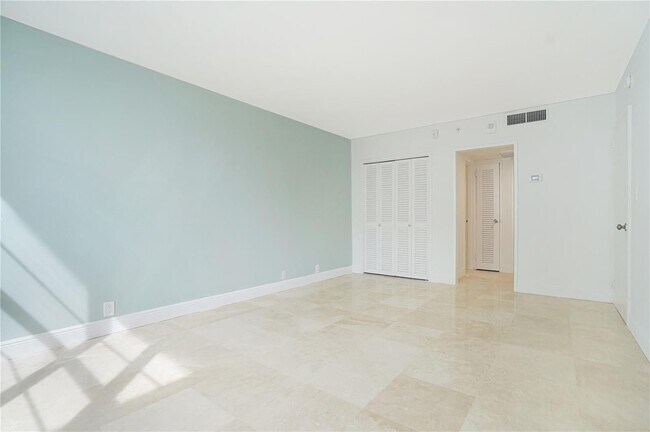 Dormitorio principal - 5101 Collins Ave