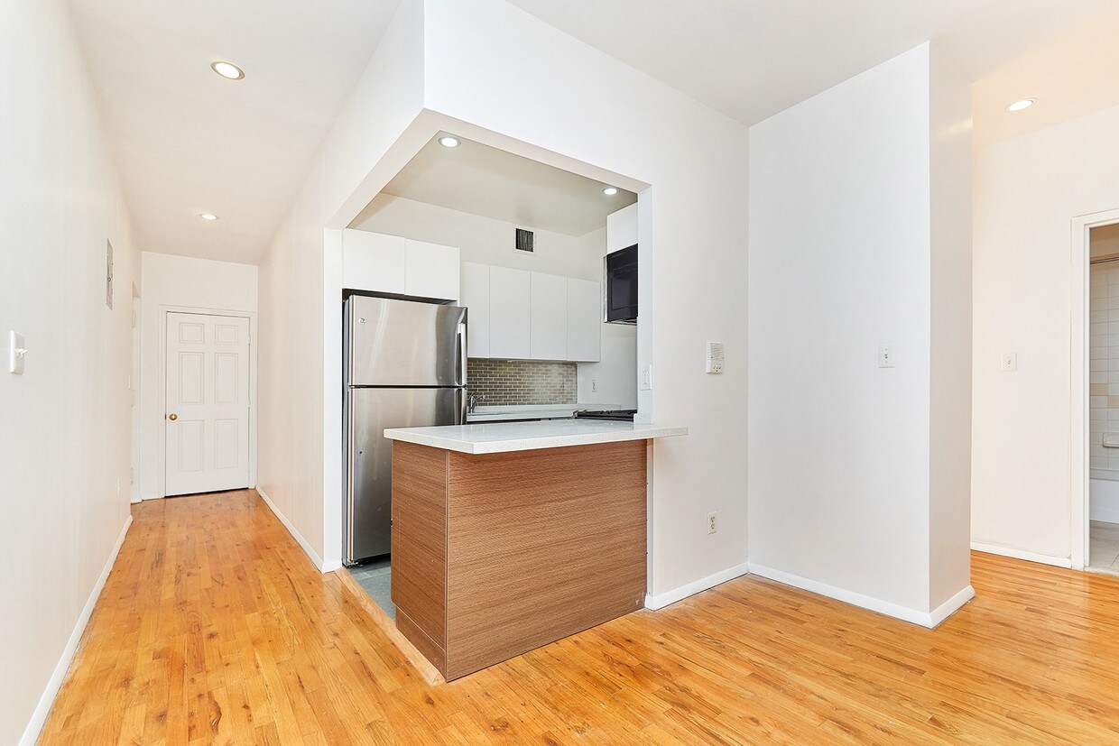 Foto principal - 2367 Frederick Douglass Blvd