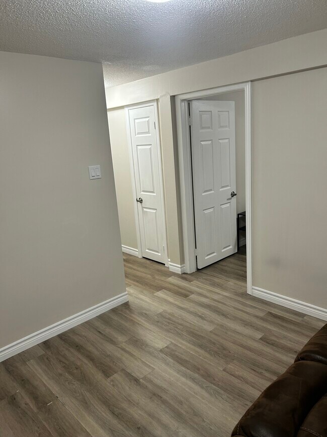 Photo du bâtiment - 130 Freshmeadow Way