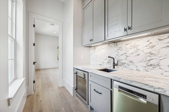 Building Photo - 7203 Tickner St