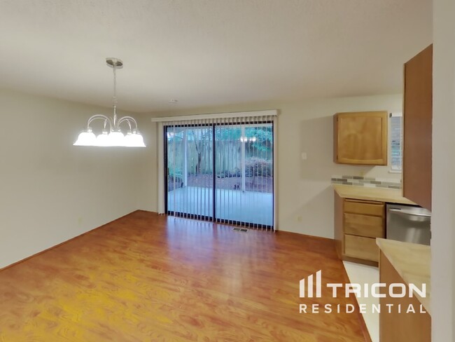 Foto del edificio - 7281 NE Clover Blossom Ln