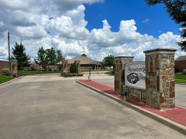 Building Photo - 4037 Stonebridge