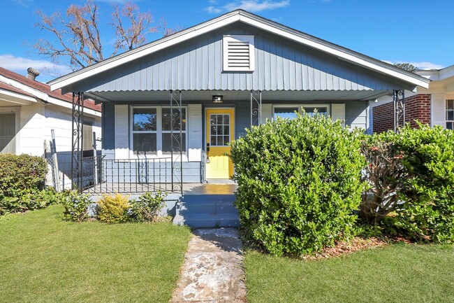 Building Photo - Adorable Home Located in Cann Park!