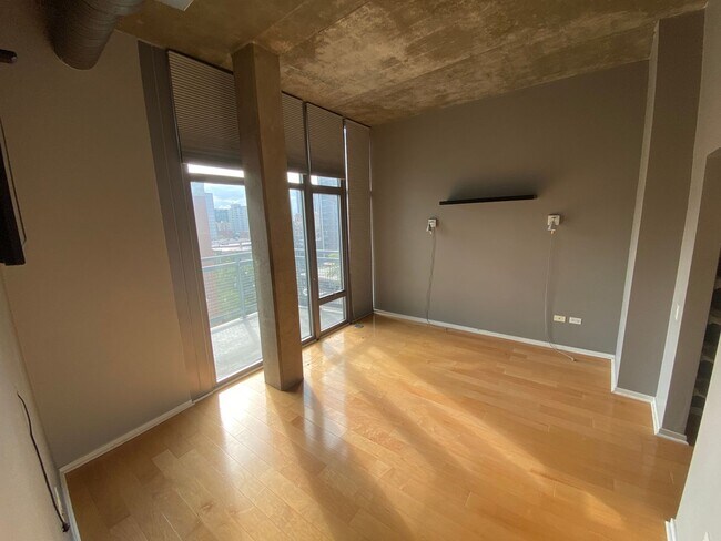Foto del edificio - Beautiful Uptown Condo for Rent: 2 bed, 2 ...