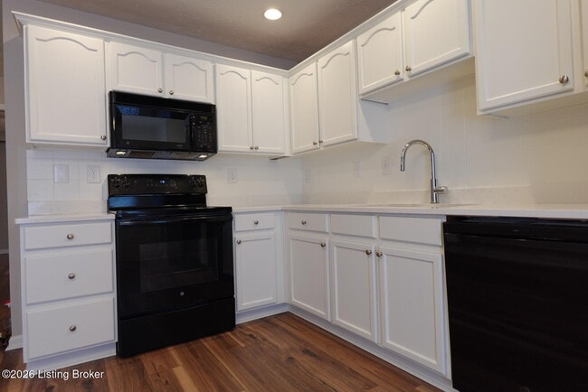 Building Photo - 829 Garden Pointe Dr