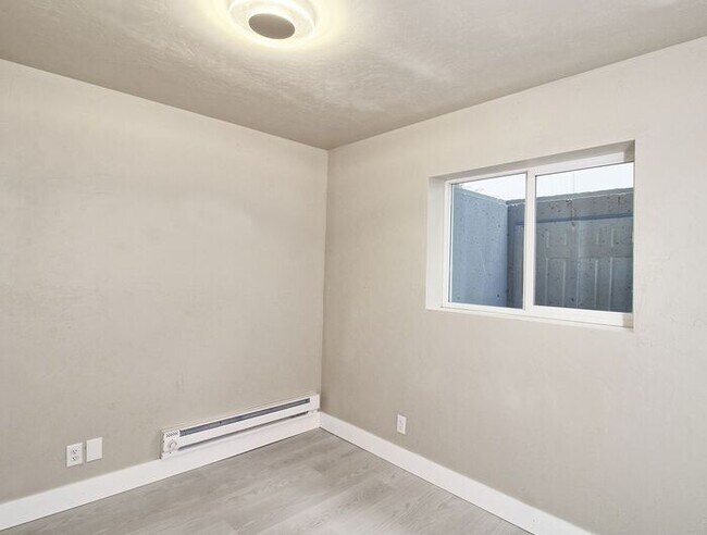 Foto del edificio - Nice 3 Bed 1 Bath Basement Apartment Close to Downtown GJ