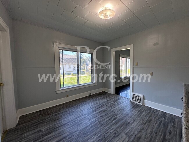 Building Photo - 1115 Harmon-