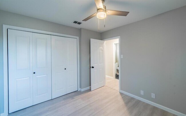 Building Photo - 915 Sirocco Dr