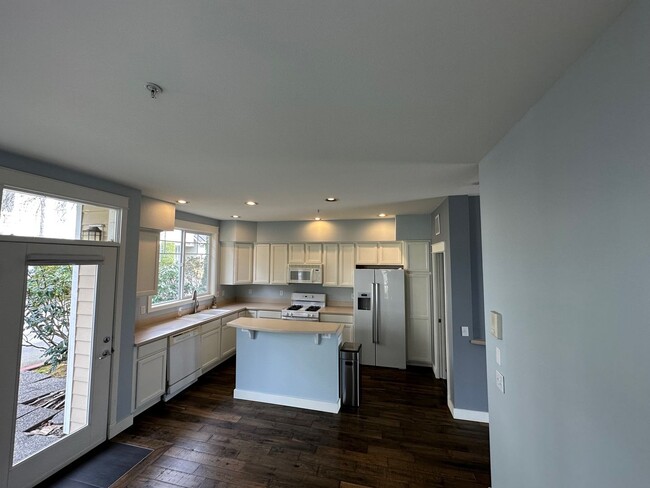 Foto del edificio - Beautiful Downtown Bellevue 3bd 2.5Bath La...