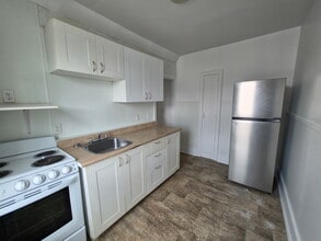 Building Photo - 429 Qu'Appelle Ave