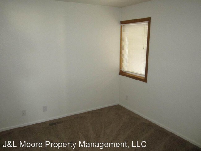 Building Photo - 21 Elm St