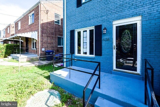 Building Photo - 636 Brandywine St SE