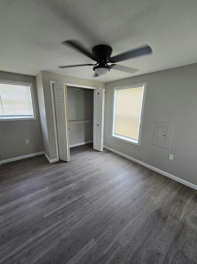 Foto del edificio - 36984 Division Rd