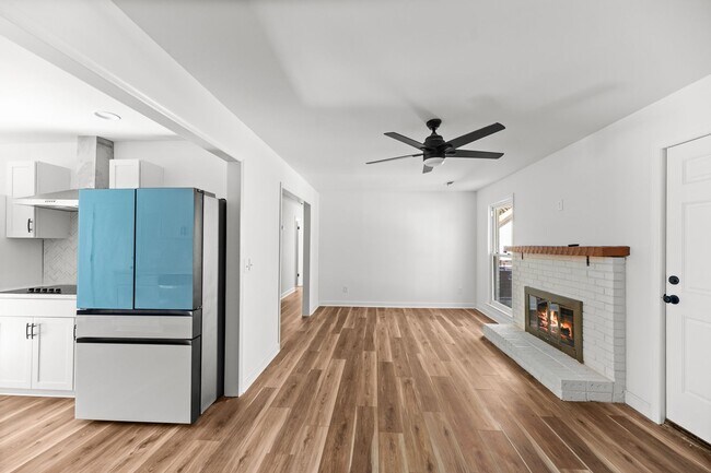 Foto del edificio - Beautifully Renovated Brick Home in a Quiet, Established Neighborhood