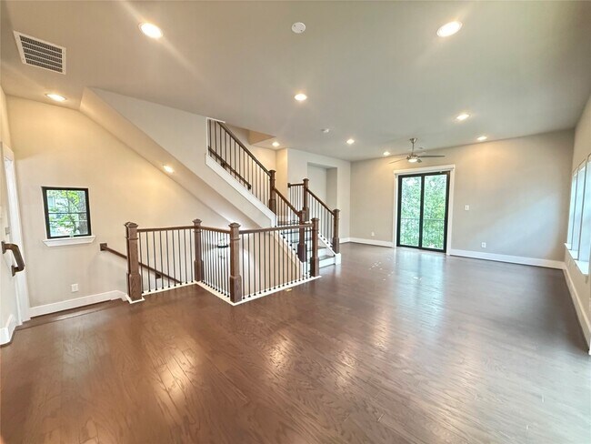 Foto del edificio - 1220 W 25th St