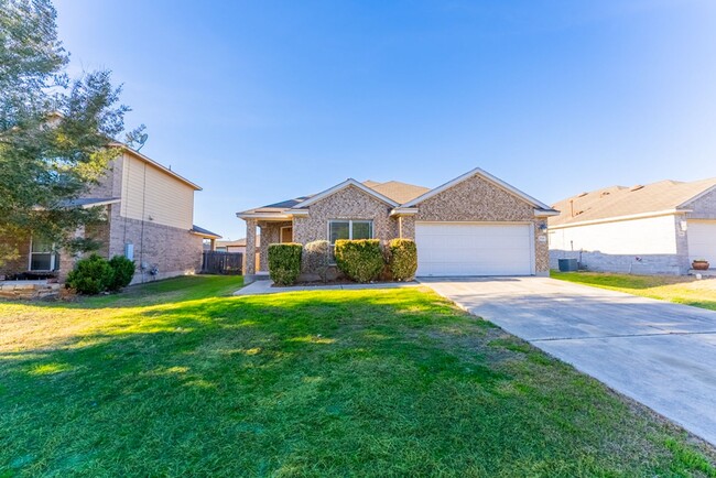 Foto del edificio - Charming Brick Home with Open Floorplan, V...