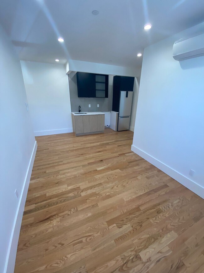 Building Photo - 1524 Saint Johns Pl