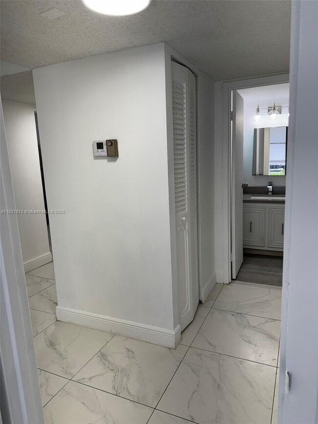 Foto del edificio - 800 Parkview Dr