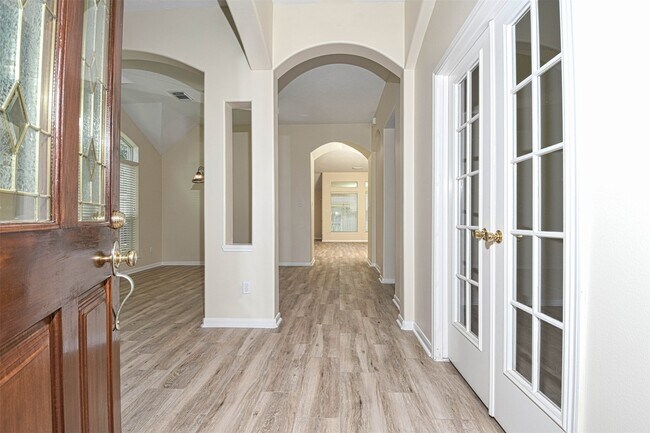 Building Photo - 20826 Meadowhill Dr