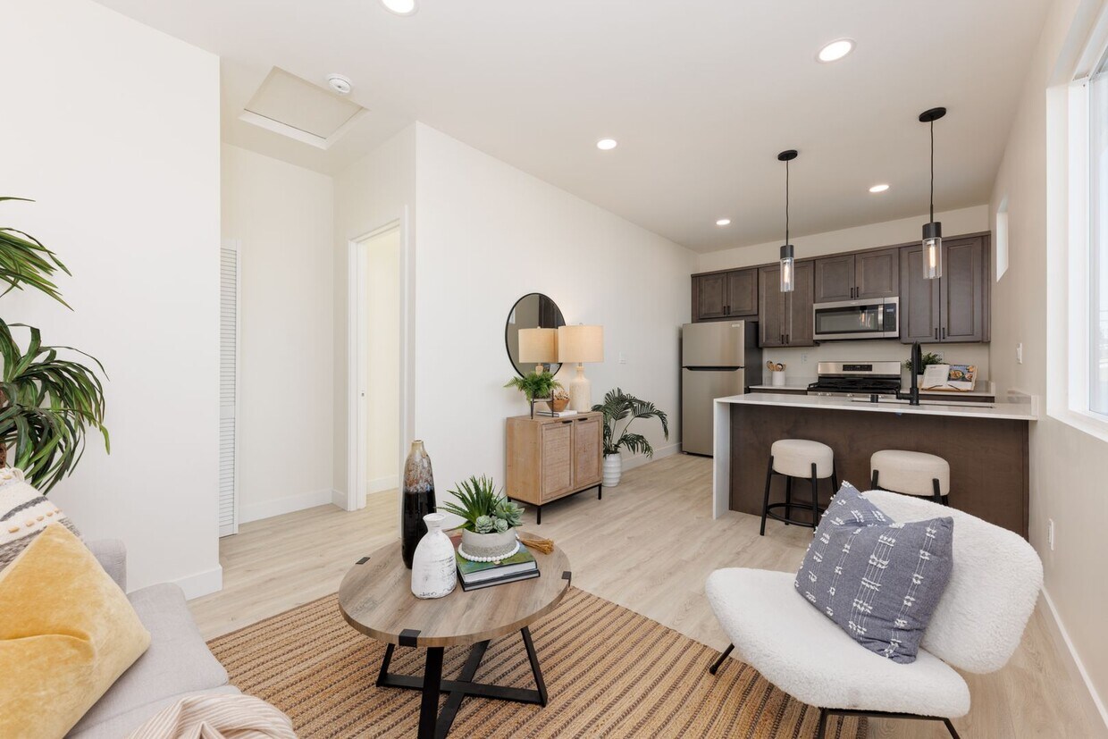 Foto principal - Upscale Living Awaits: Brand-New Luxury On...