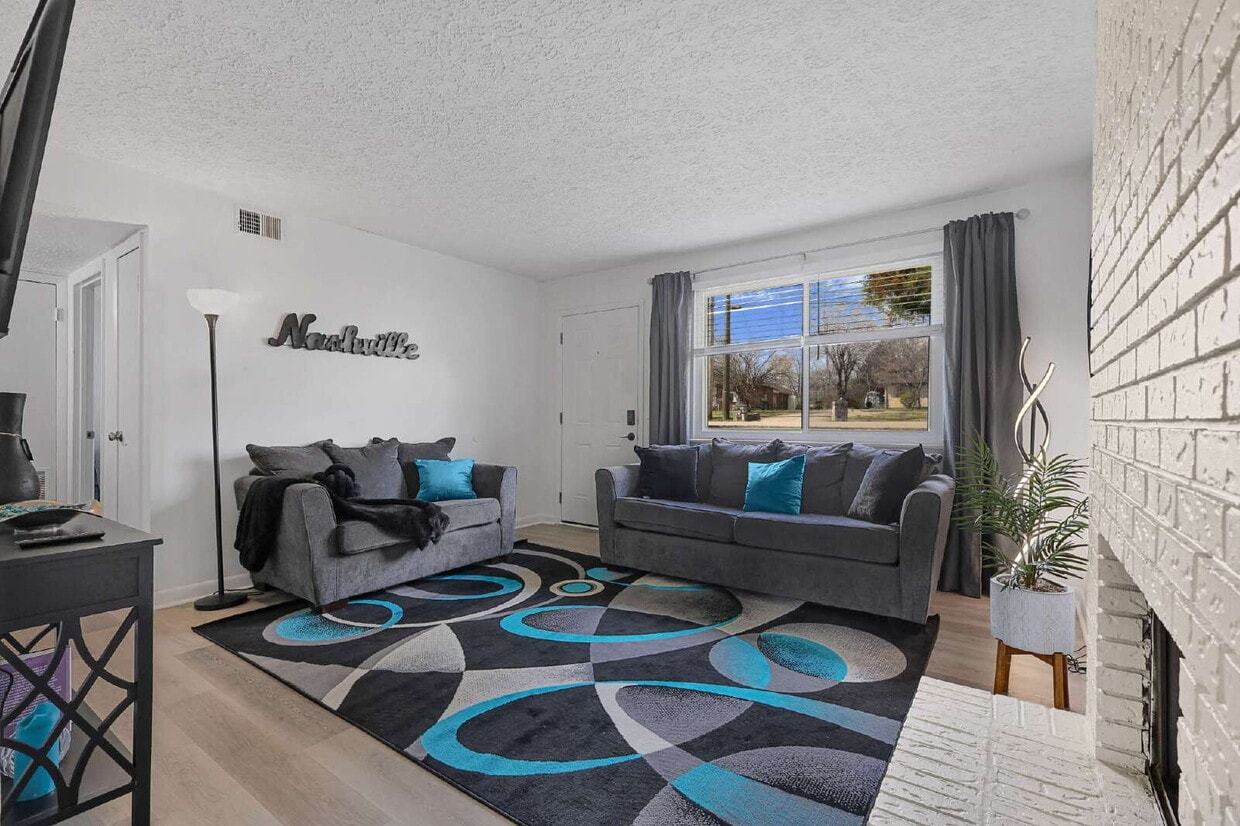 Fully furnished, 2BR Duplex near major healthcare employment centers, colleges, universities, and... - Furnished, remodeled 2BR near Nashville hospitals, all utilities and WiFi included, updated kitch...