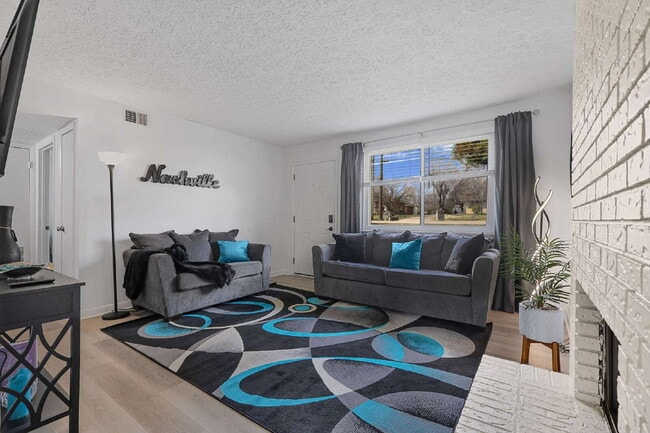 Fully furnished, 2BR Duplex near major healthcare employment centers, colleges, universities, and... - Fully furnished, 2BR Duplex near major healthcare employment centers, colleges, universities, and... Apartment