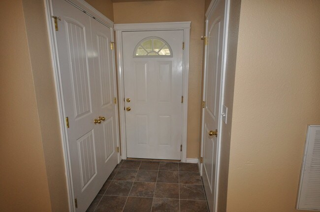 Building Photo - 10137 W Rifleman Dr