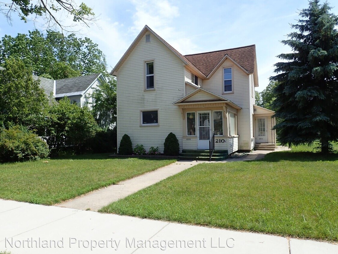 Primary Photo - 210 E Tenth St