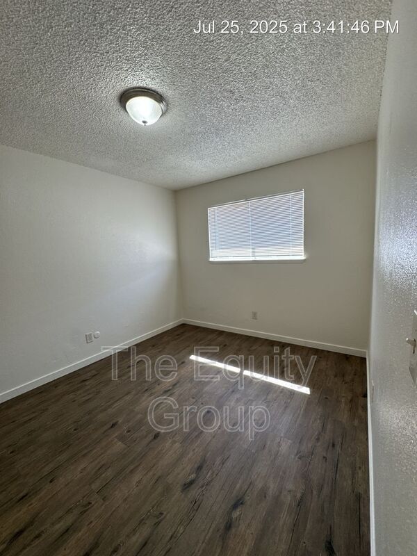 Building Photo - 1629 E Douglas Ave