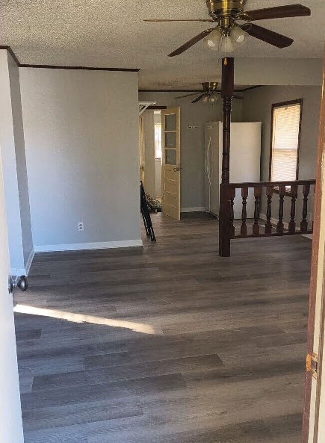 Foto del edificio - 310 E Jackson St